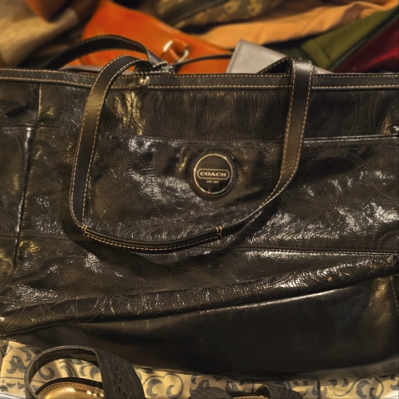 Over sz w shoulder straps, black leather Coach bag w light blue satin lining. - Picture 2 of 3